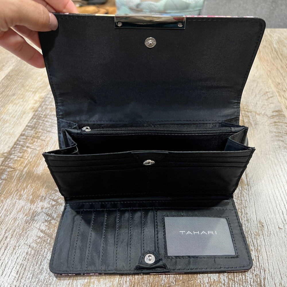 Tahari Floral Saffiano Trifold Wallet Black Multicolor Flowers Snap Closure - Picture 3 of 9